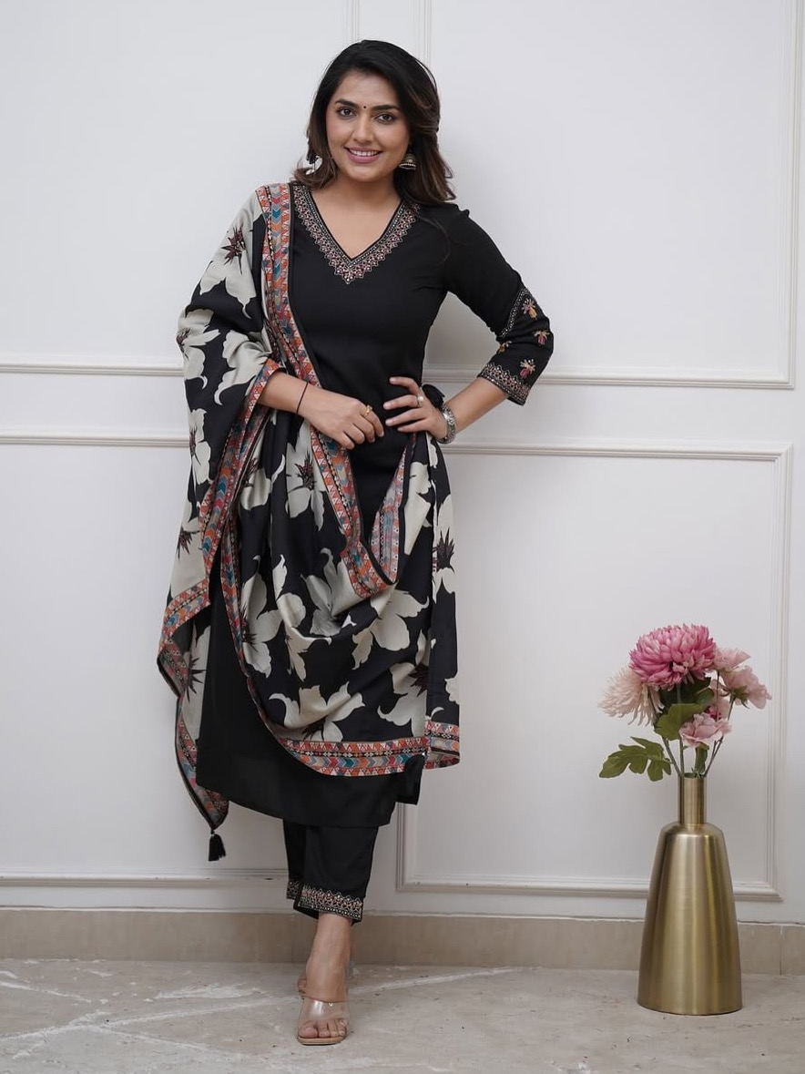 Black Color Heavy Viscose Silk Embroidery Kurta Set With Bottom & Chinon Dupatta