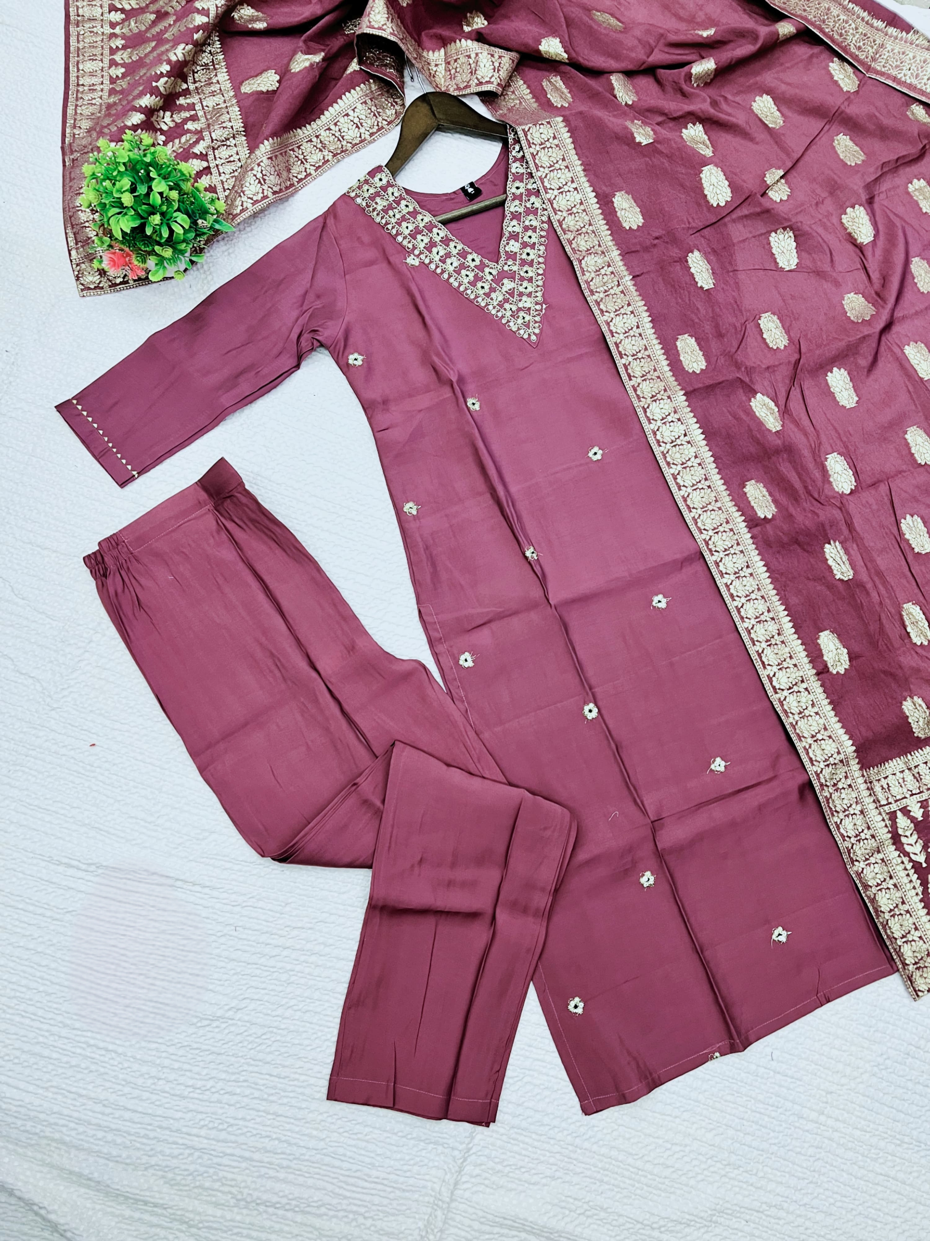 OnionPink Color Heavy Viscose Chanderi Kurta With Bottom & Jacquard Dupatta